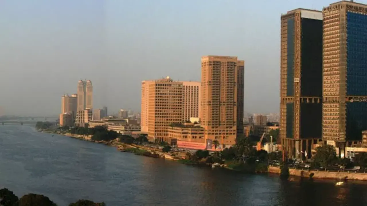 الأرصاد تتوقع طقسًا دافئًا نهارًا مع فرص سقوط أمطار خفيفة ببعض المناطق